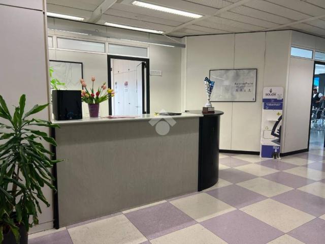 Locale Commerciale in affitto a Verona, Borgo Roma
