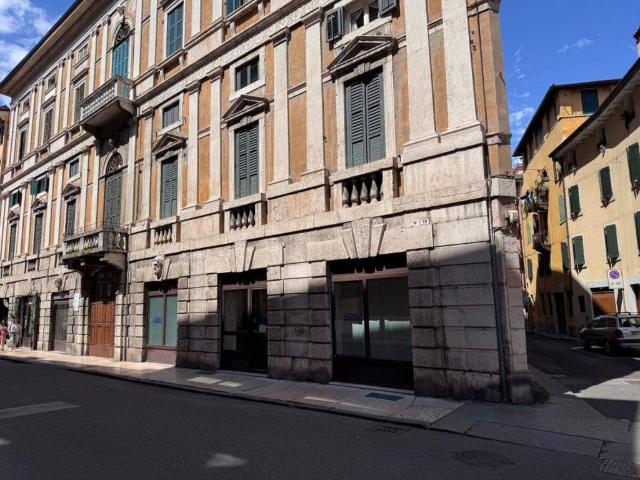 Locale Commerciale in affitto a Verona, Veronetta