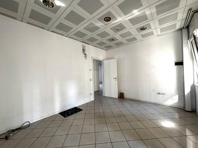 Locale Commerciale in affitto a Verona, Borgo Milano