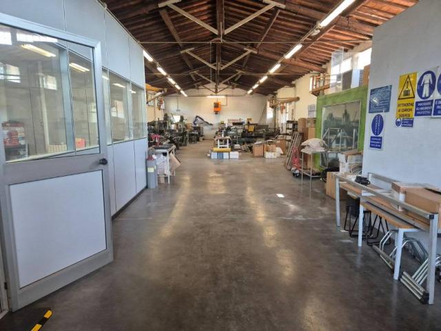 Locale Commerciale in affitto a Ovest, Brenzone