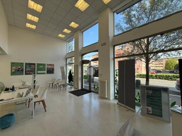 Locale Commerciale in affitto a Ovest, Brenzone