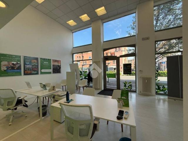 Locale Commerciale in affitto a Ovest, Brenzone