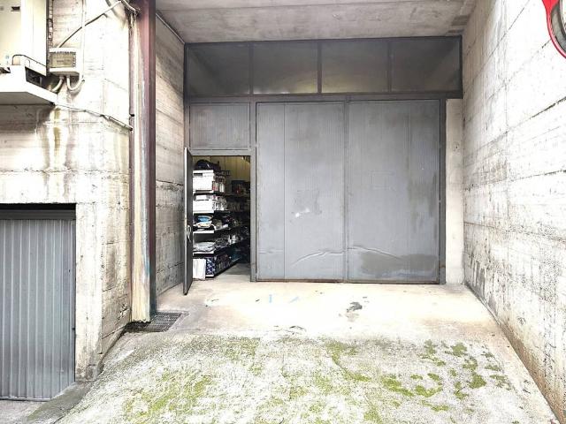 Locale Commerciale in affitto a Ovest, Brenzone