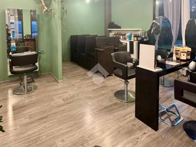 Locale Commerciale in affitto a Verona, Saval