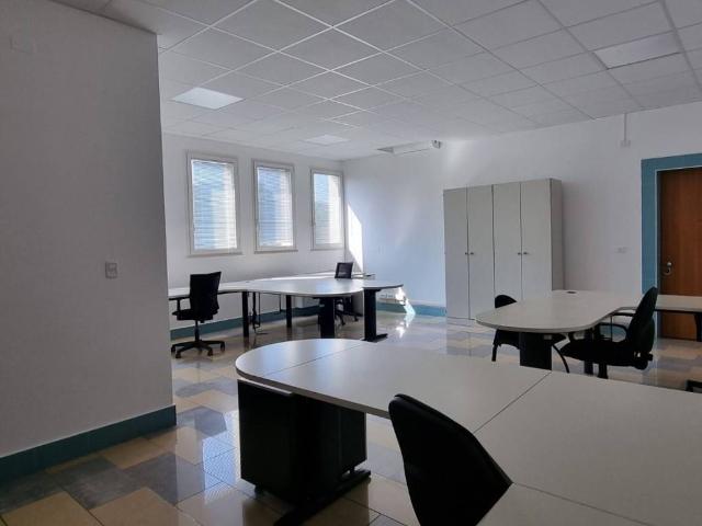 Locale Commerciale in affitto a Verona, Borgo Roma