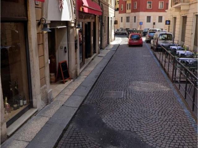 Locale Commerciale in affitto a Verona, Veronetta