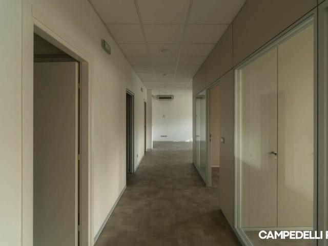 Locale Commerciale in affitto a Sud, Brenzone
