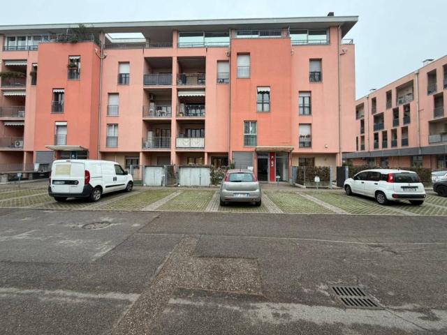 Locale Commerciale in affitto a Ovest, Brenzone