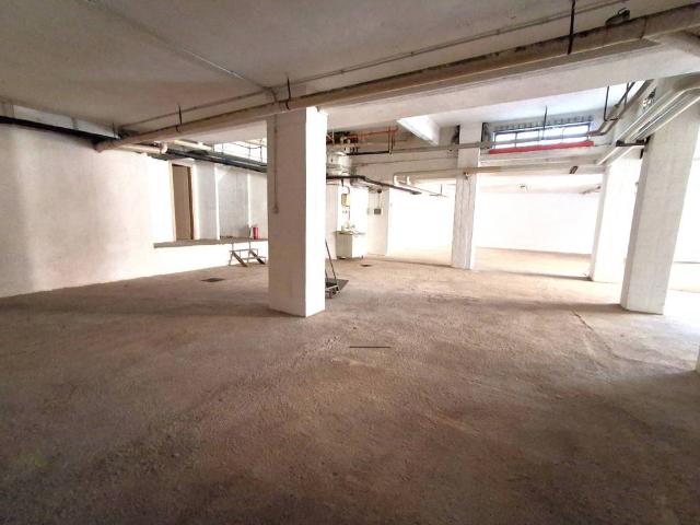 Locale Commerciale in affitto a Ovest, Brenzone