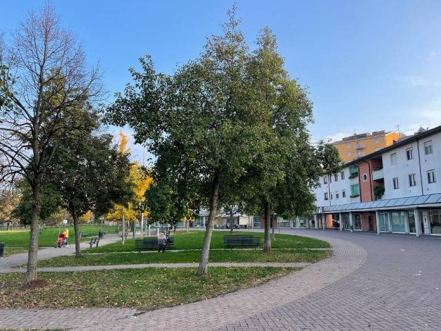 Locale Commerciale in affitto a Ovest, Brenzone