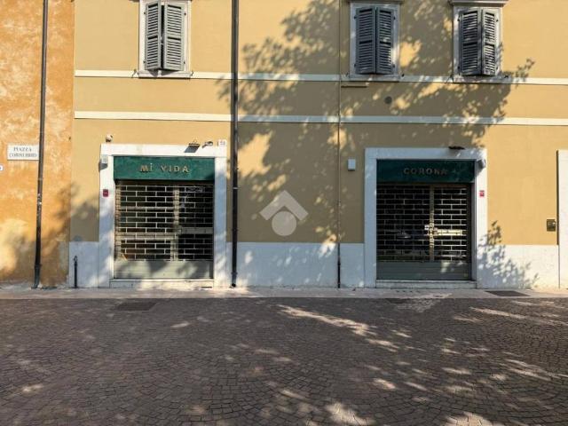 Locale Commerciale in affitto a Centro storico, Brenzone