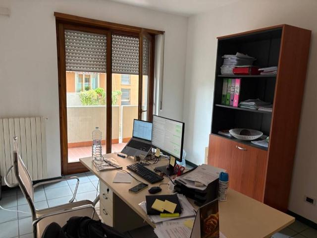 Locale Commerciale in affitto a Sud-Ovest, Brenzone