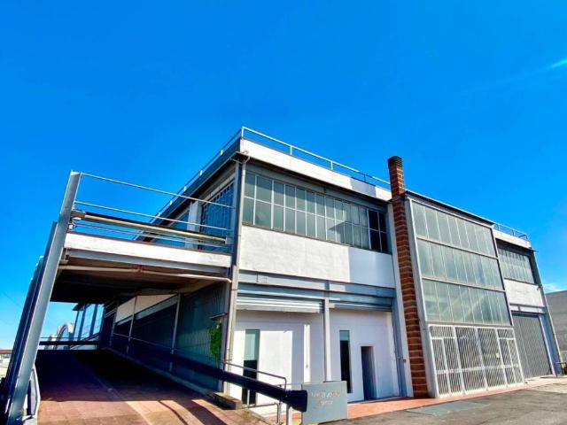 Locale Commerciale in affitto a Sud, Brenzone