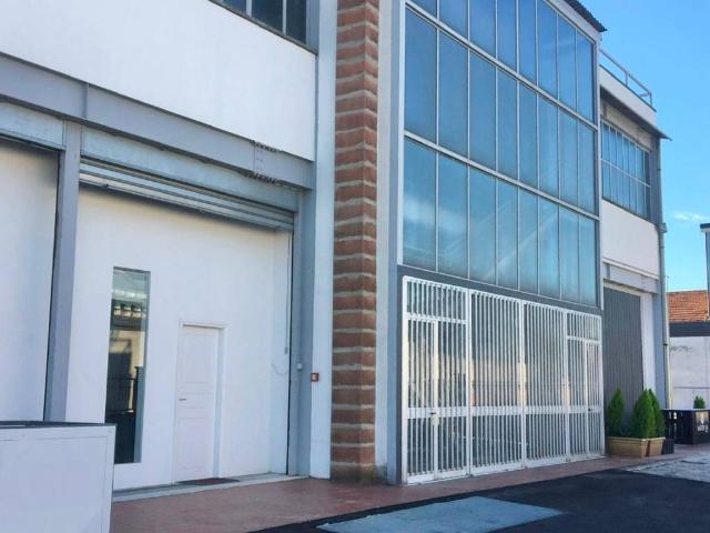 Locale Commerciale in affitto a Sud, Brenzone