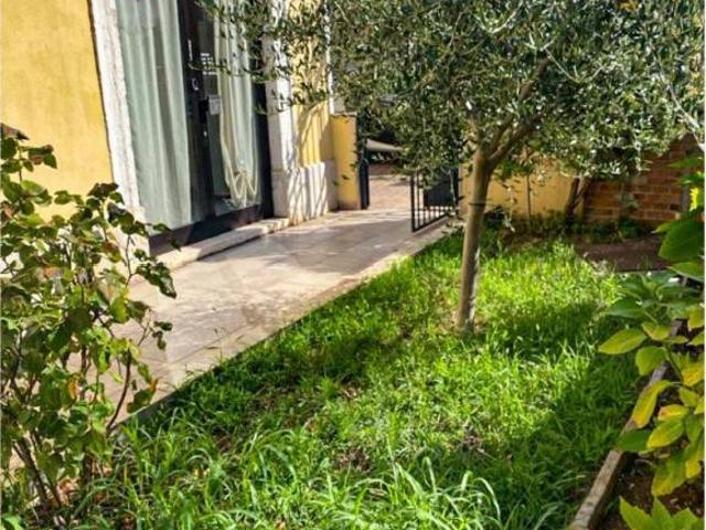 Locale Commerciale in affitto a Est, Brenzone