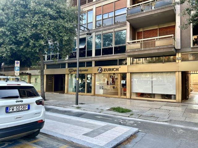 Locale Commerciale in affitto a Centro storico, Brenzone