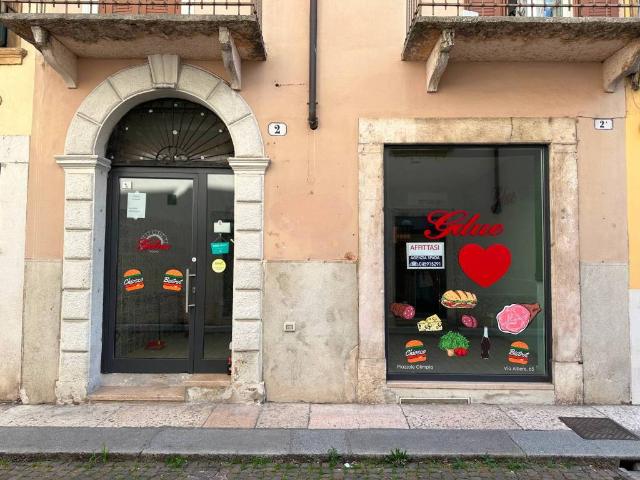 Locale Commerciale in affitto a Centro storico, Brenzone