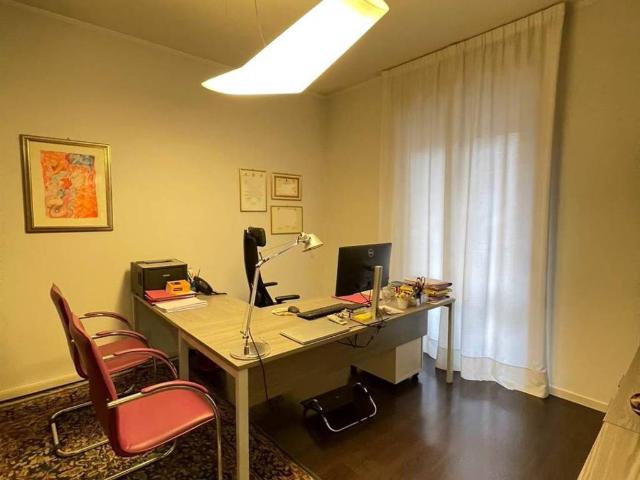 Locale Commerciale in affitto a Centro storico, Brenzone