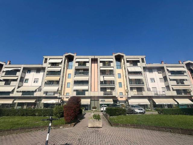 Locale Commerciale in affitto a Ovest, Brenzone