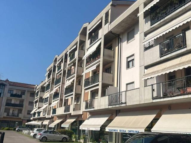 Locale Commerciale in affitto a Ovest, Brenzone