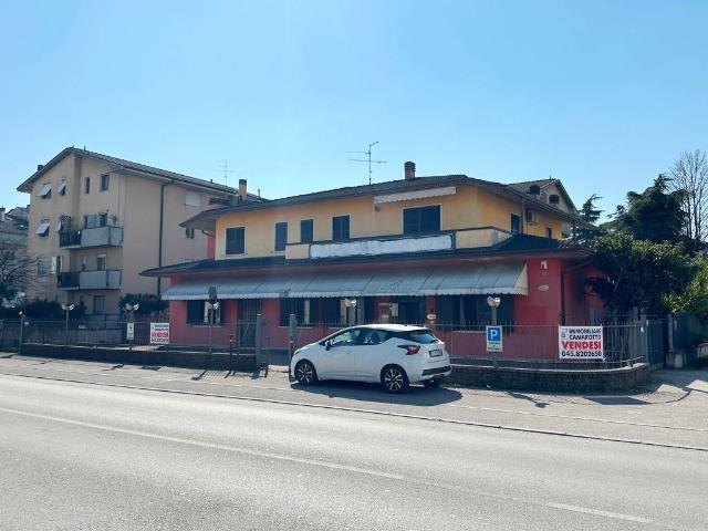 Locale Commerciale in affitto a Palazzina, Brenzone