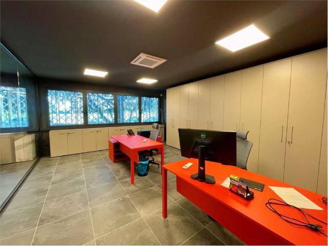 Locale Commerciale in affitto a Sud-Ovest, Brenzone