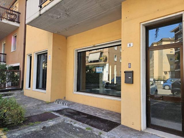Locale Commerciale in affitto a Verona, Pindemonte
