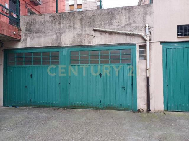 Locale Commerciale in affitto a Ovest, Brenzone