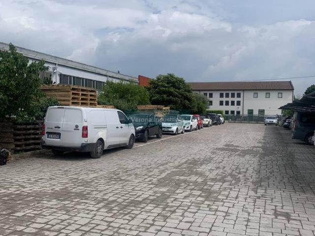 Locale Commerciale in affitto a Verona, Cason