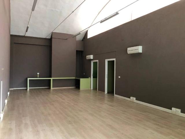 Locale Commerciale in affitto a Sud, Brenzone