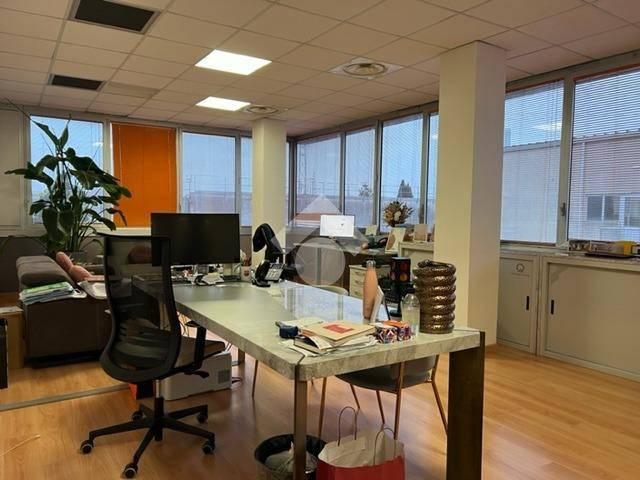 Locale Commerciale in affitto a Verona, Santa Lucia