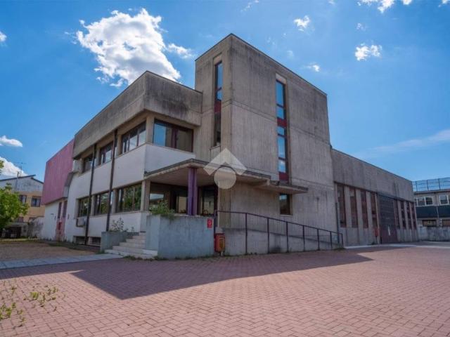 Locale Commerciale in affitto a Sud, Brenzone