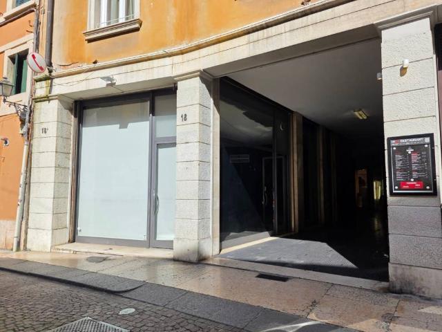 Locale Commerciale in affitto a Verona, San Zeno