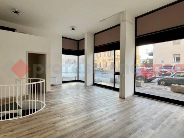 Locale Commerciale in affitto a Verona, Borgo Roma
