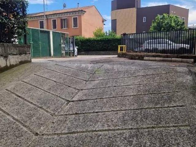 Locale Commerciale in affitto a Sud, Brenzone
