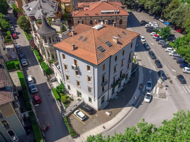 Locale Commerciale in affitto a Nord-Ovest, Brenzone