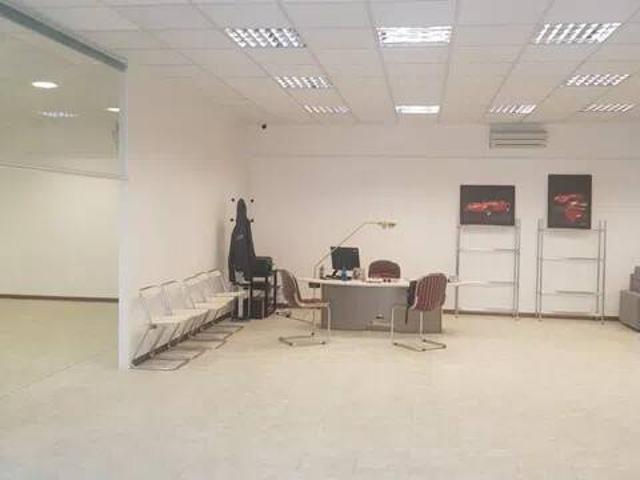 Locale Commerciale in affitto a Sud, Brenzone
