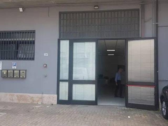 Locale Commerciale in affitto a Sud, Brenzone
