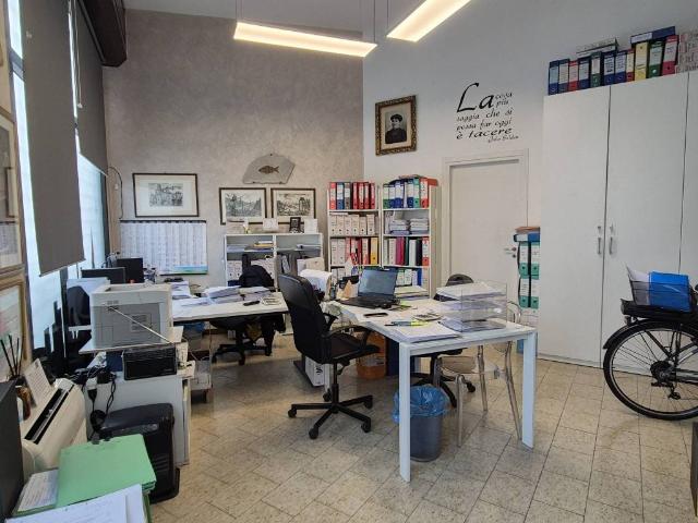 Locale Commerciale in affitto a Est, Brenzone