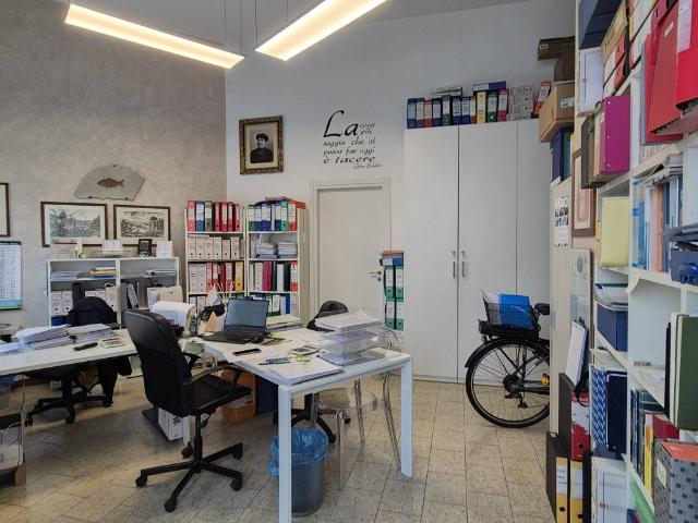 Locale Commerciale in affitto a Est, Brenzone