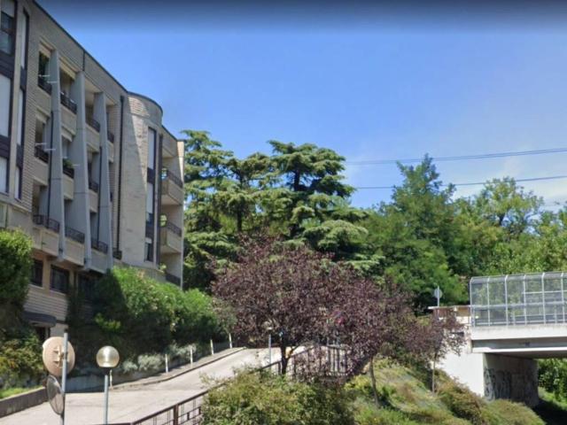 Locale Commerciale in affitto a Verona, Santa Lucia