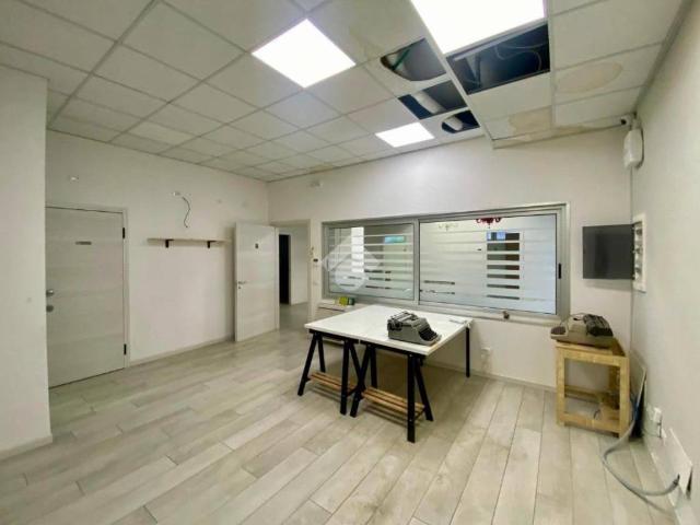 Locale Commerciale in affitto a Borgo Milano, Verona