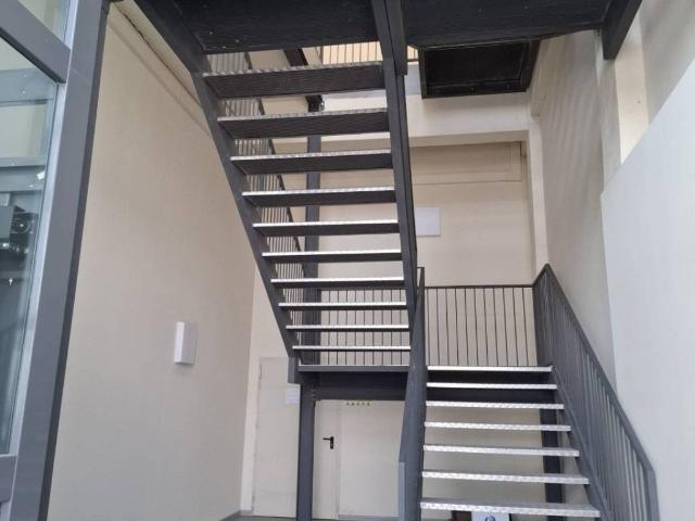Locale Commerciale in affitto a Sud, Brenzone