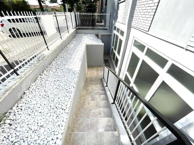 Locale Commerciale in affitto a Est, Brenzone