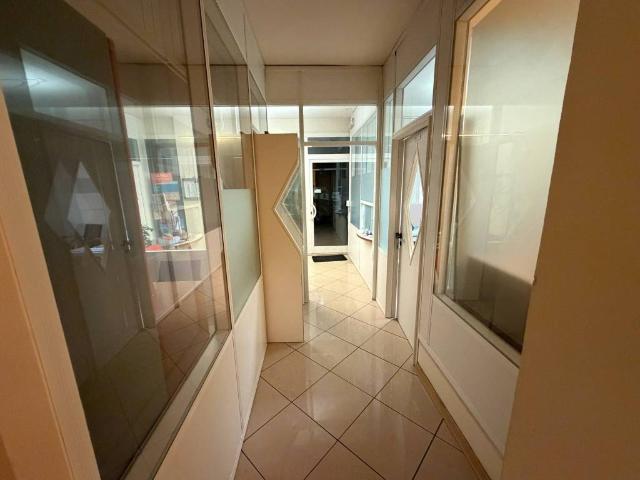 Locale Commerciale in affitto a Nord-Ovest, Brenzone