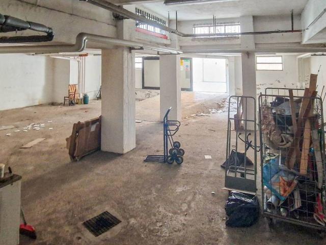 Locale Commerciale in affitto a Ovest, Brenzone