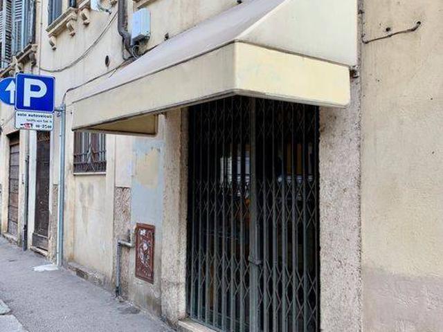 Locale Commerciale in affitto a Centro storico, Brenzone