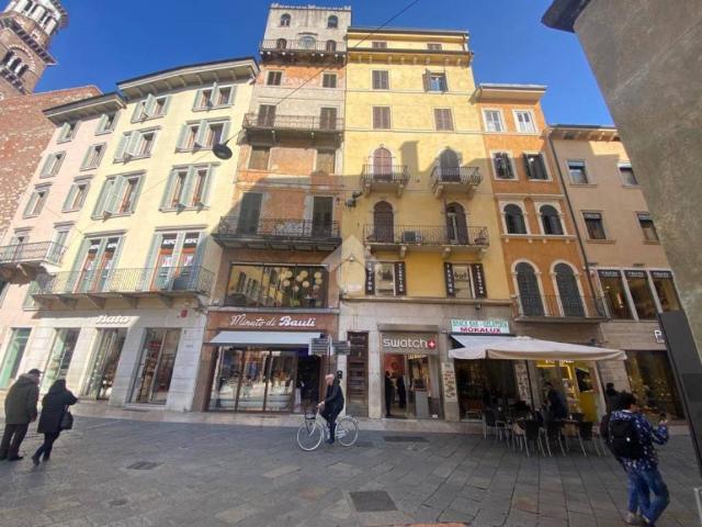 Locale Commerciale in affitto a Centro storico, Brenzone