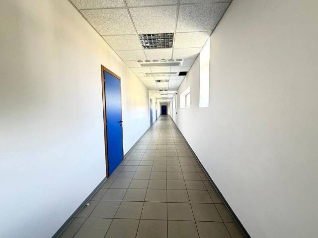 Locale Commerciale in affitto a Est, Brenzone