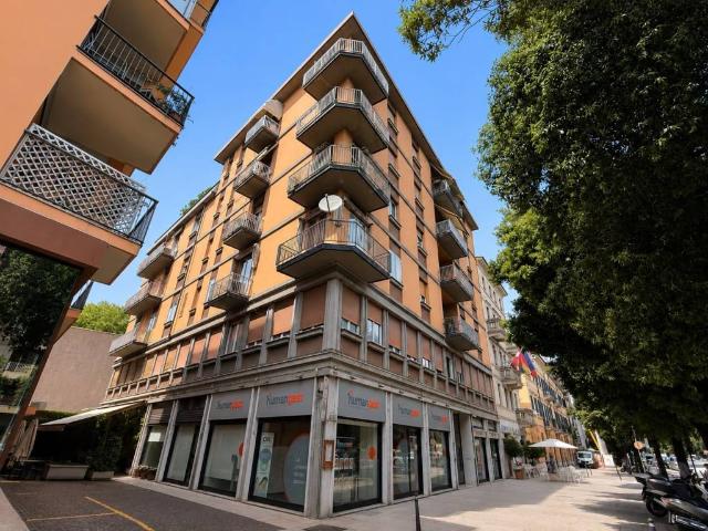 Locale Commerciale in affitto a Centro storico, Brenzone